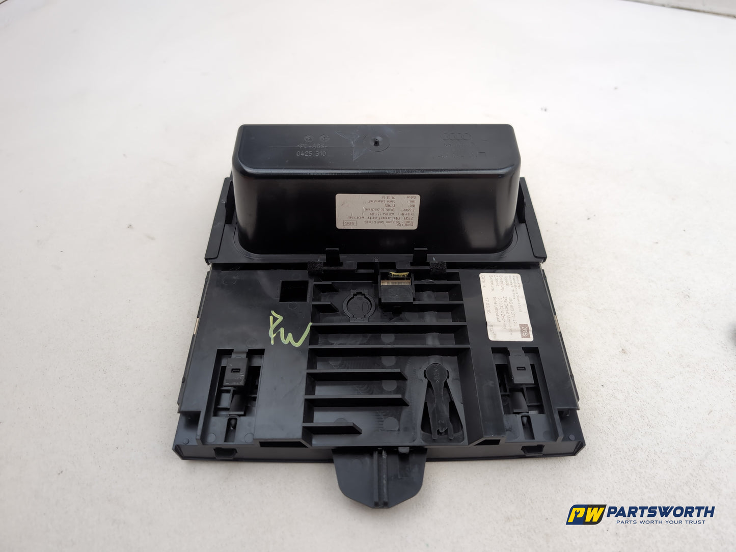 Audi A6 S Line Black Ed Tdi Quat Centre Console Storage Tray In Black 4g0864131 - photo 6