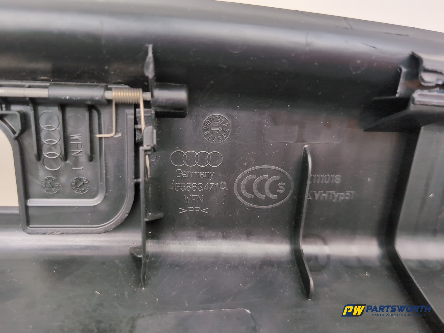 Audi A6 S Line Black Ed Tdi Rear Tailgate Trunk Lock Trim 4g5863471c 2011-2018 - photo 6