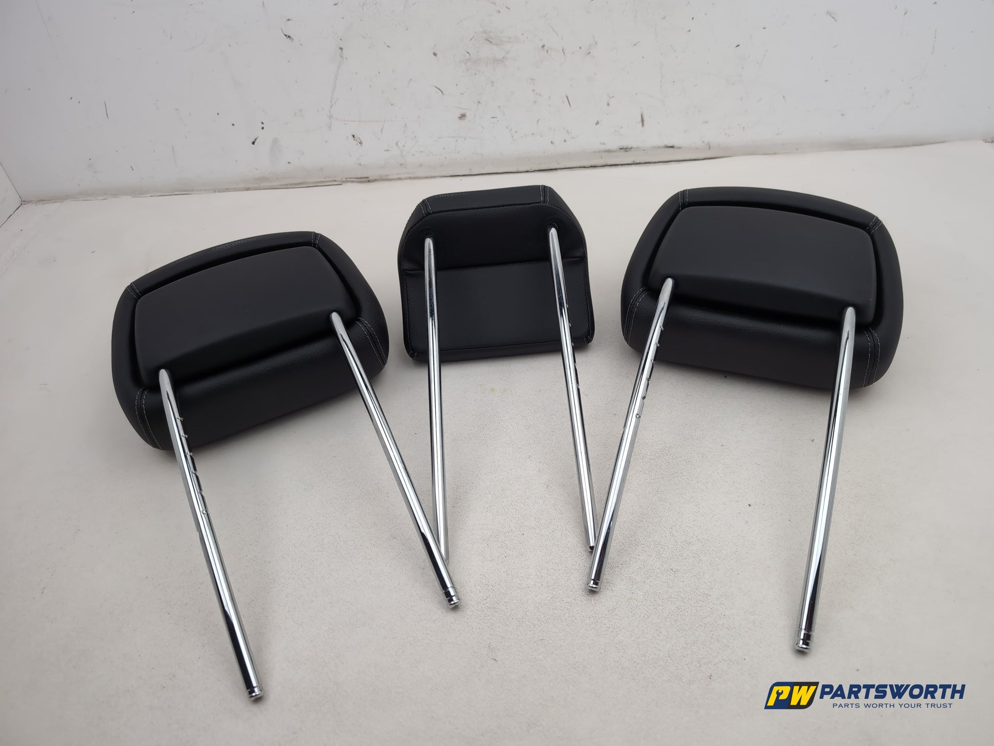 Mercedes R320 R-Class W251 Rear Second Row Leather Headrest Set 2006-2013 - photo 6