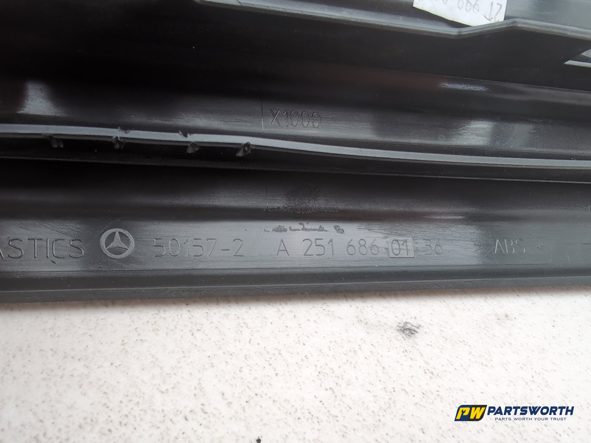 Mercedes R320 R-Class W251 Interior Door Step Trim Front Right A2516860136 - photo 5