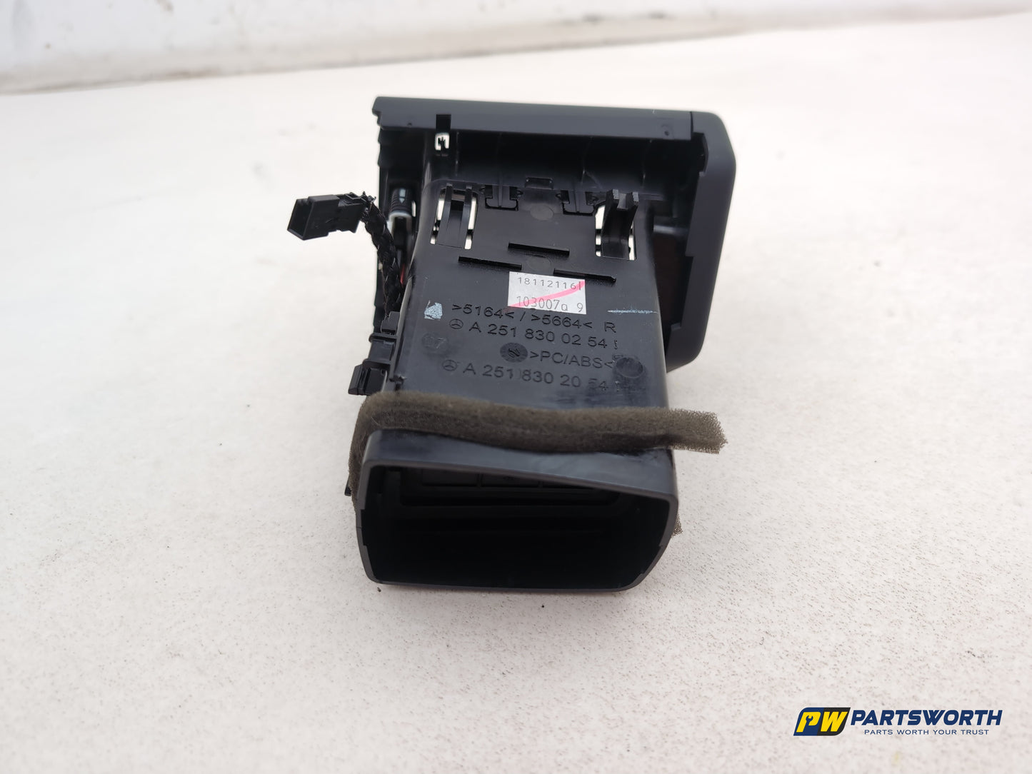 Mercedes R320 R-Class W251 Air Vent Trim Dashboard Right Side A2518300254 - photo 6