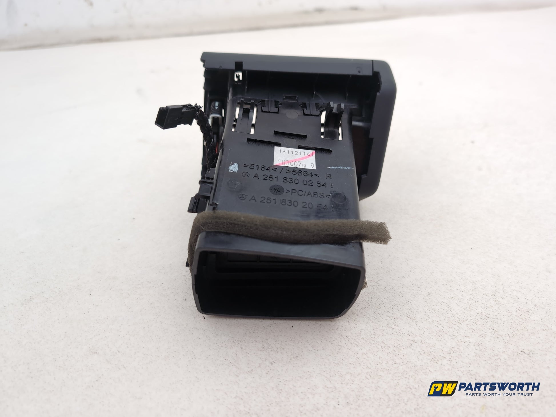 Mercedes R320 R-Class W251 Air Vent Trim Dashboard Right Side A2518300254 - photo 6
