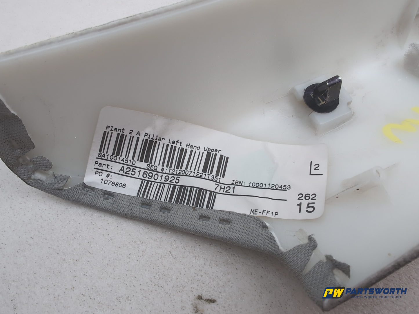 Mercedes R320 R-Class W251 Driver Side Rh A Pillar Trim A2516901925 2006-2013 - photo 6