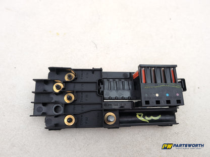 Mercedes R320 R-Class W251 Fuse Relay Box Battery Terminal Positive A2115452601 - photo 6