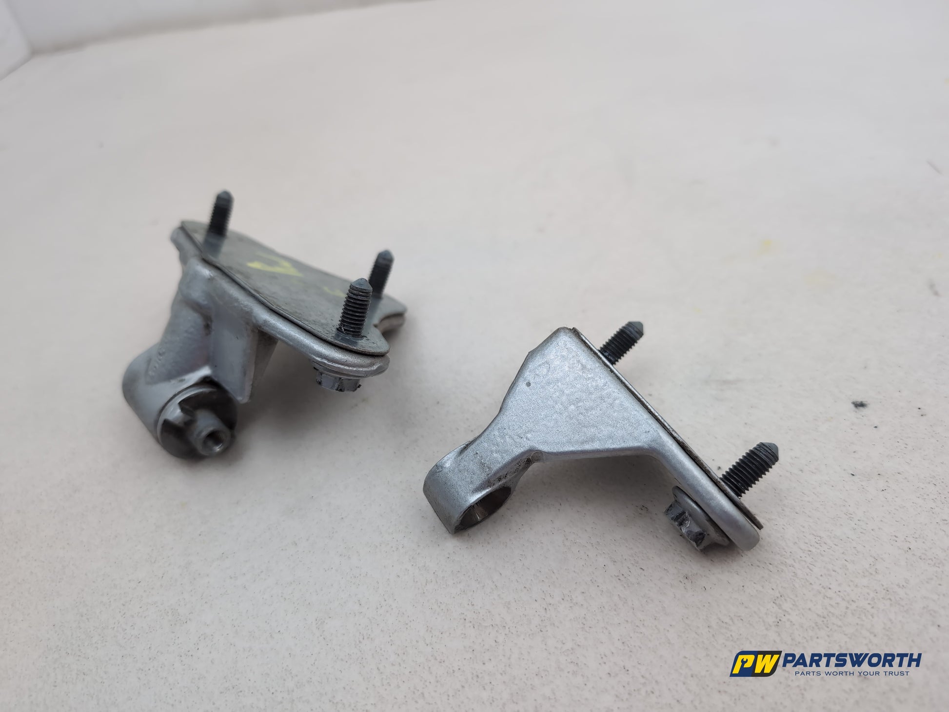 Mercedes R320 R-Class W251 Rear Right Door Hinge Pair 2006-2013 - photo 6