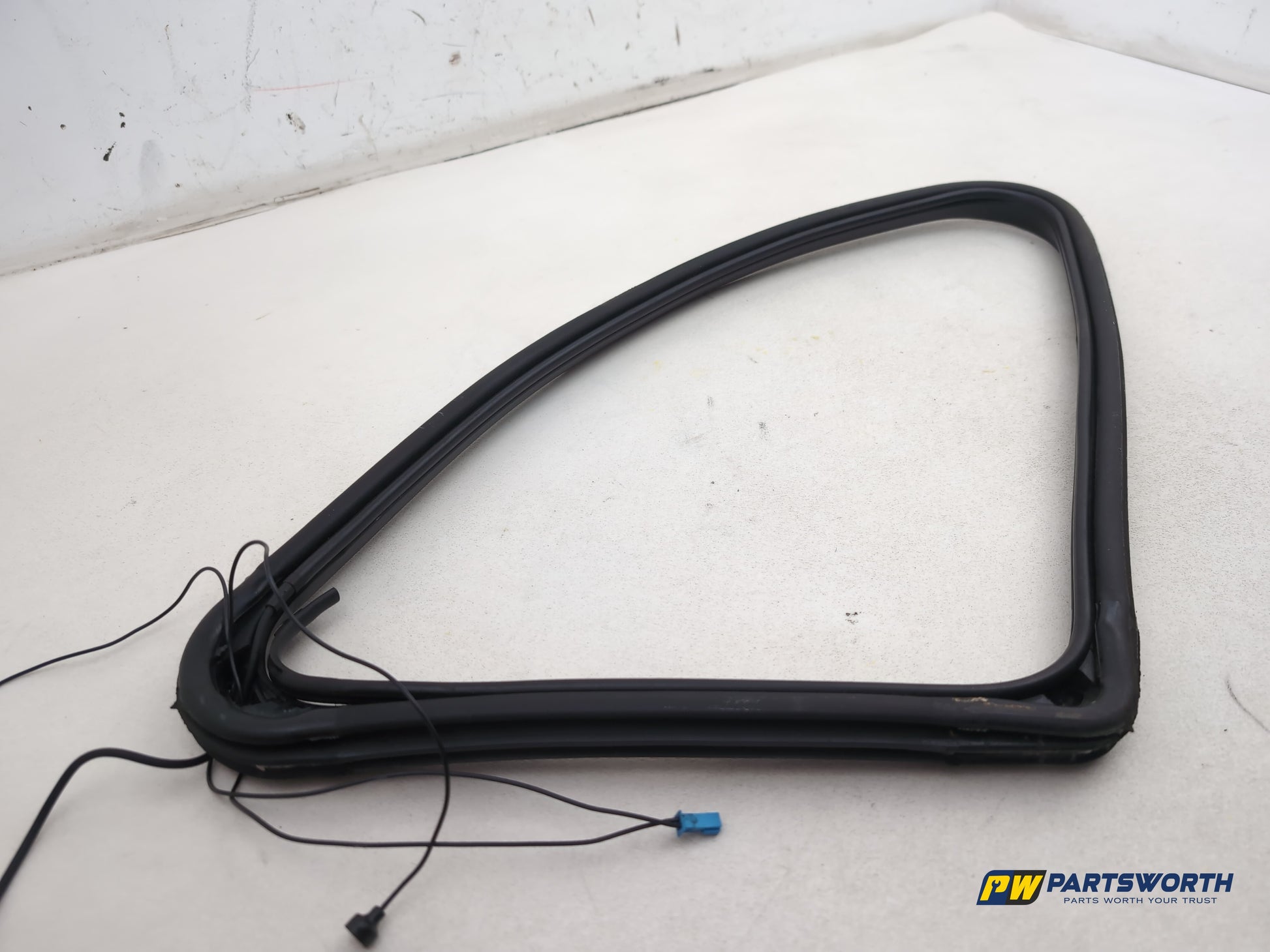 Mercedes R320 R-Class W251 Rear Left Quarter Window Seal Frame A2516702139 - photo 6
