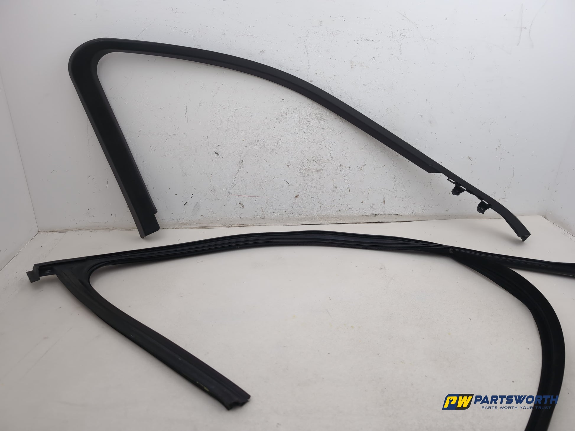 Mercedes-Benz E220 E-Class W212 Front Left Door Window Guide Sealing Rubber - photo 6