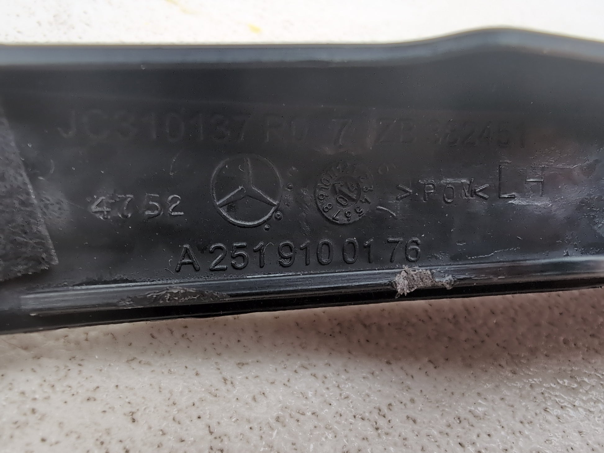 Mercedes R320 R-Class W251 Front Left Seat Right Hook A2519100176 2006-2013 - photo 6