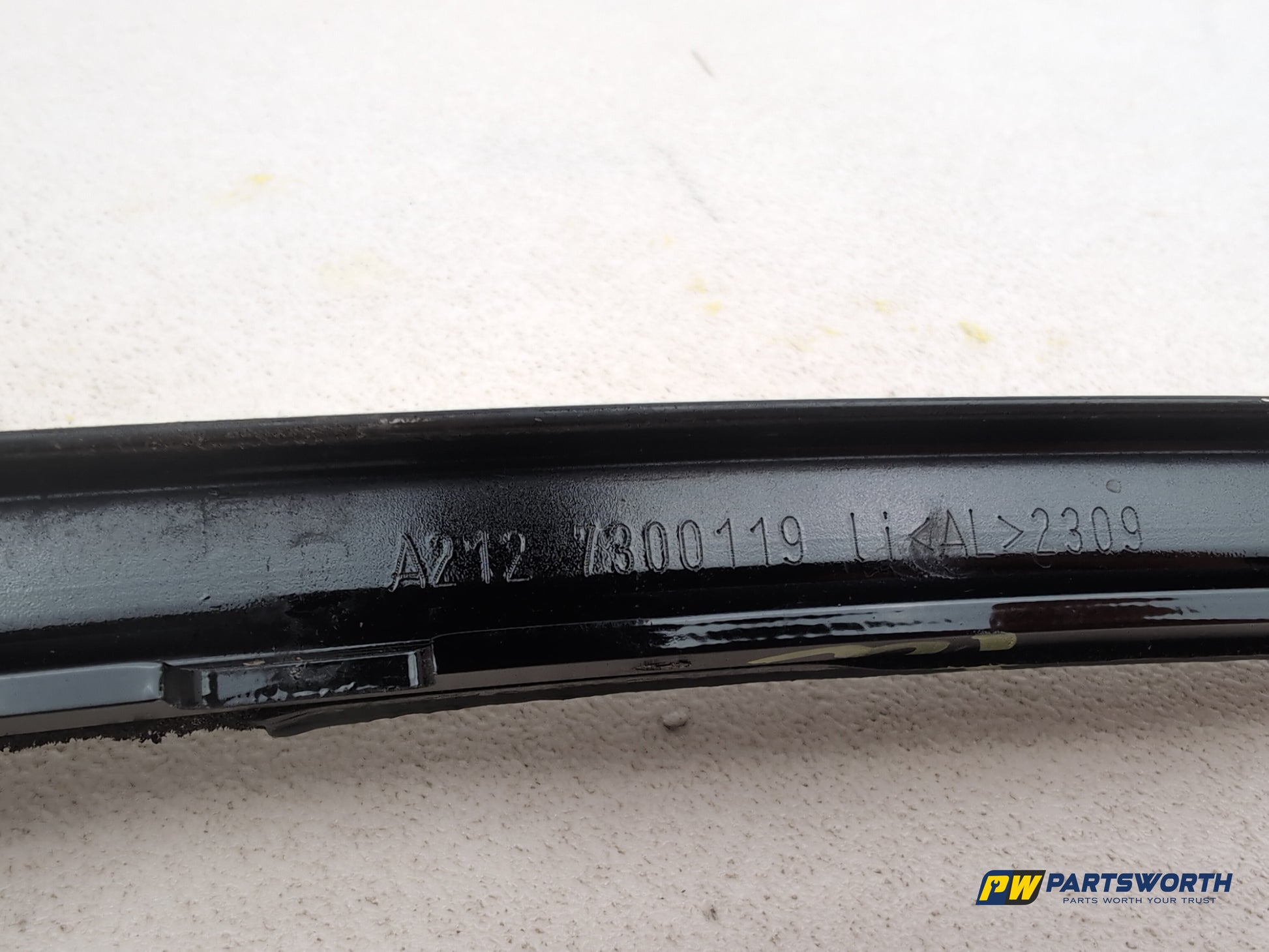 Mercedes-Benz E220 E-Class W212 Door Window Trim Rear Left Strip Rail 2009-2016 - photo 6