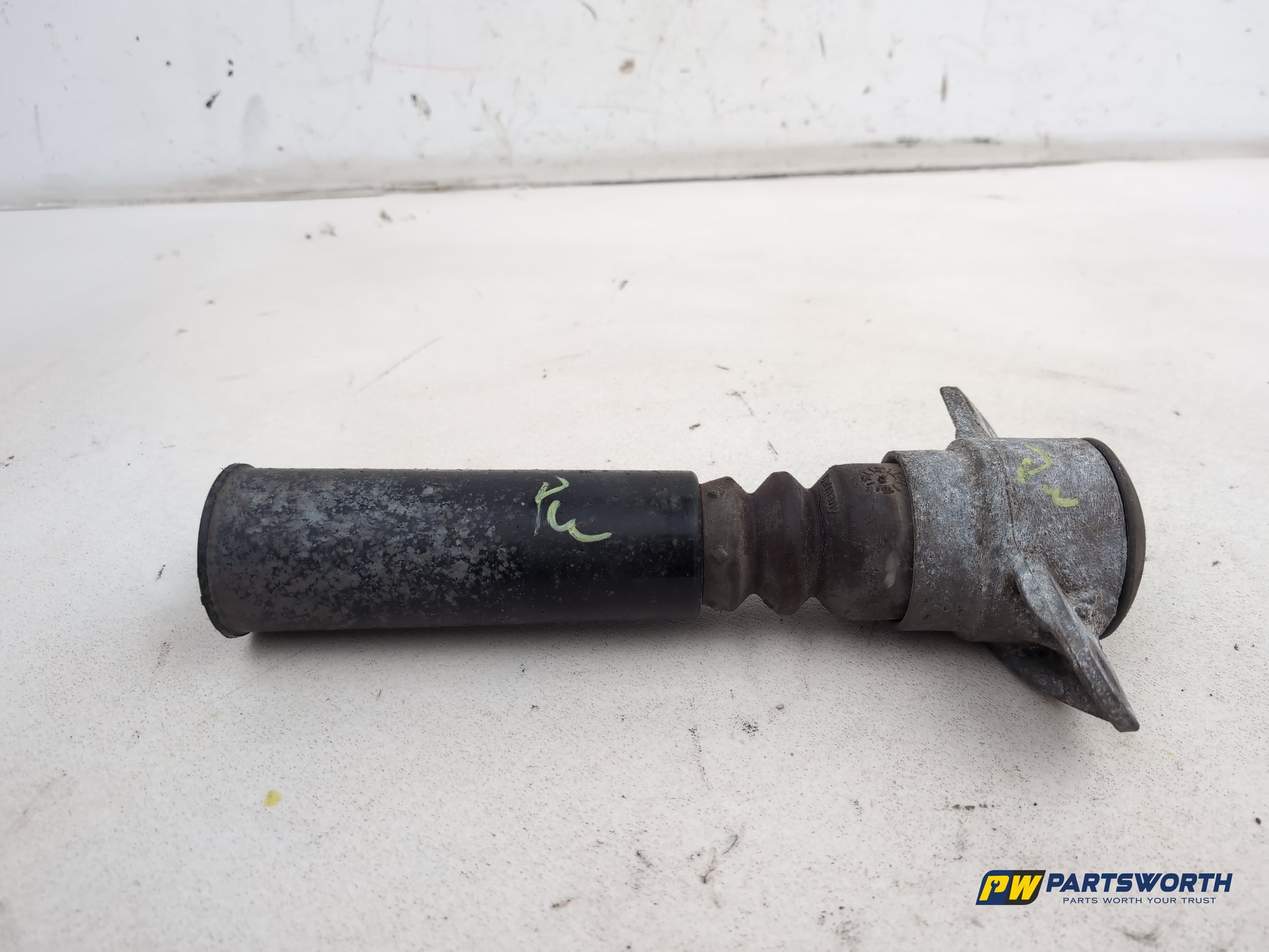 Audi A6 S Line Black Ed Tdi 2.0l Diesel Rear Strut Mount And Cover 2011-2018 - photo 6