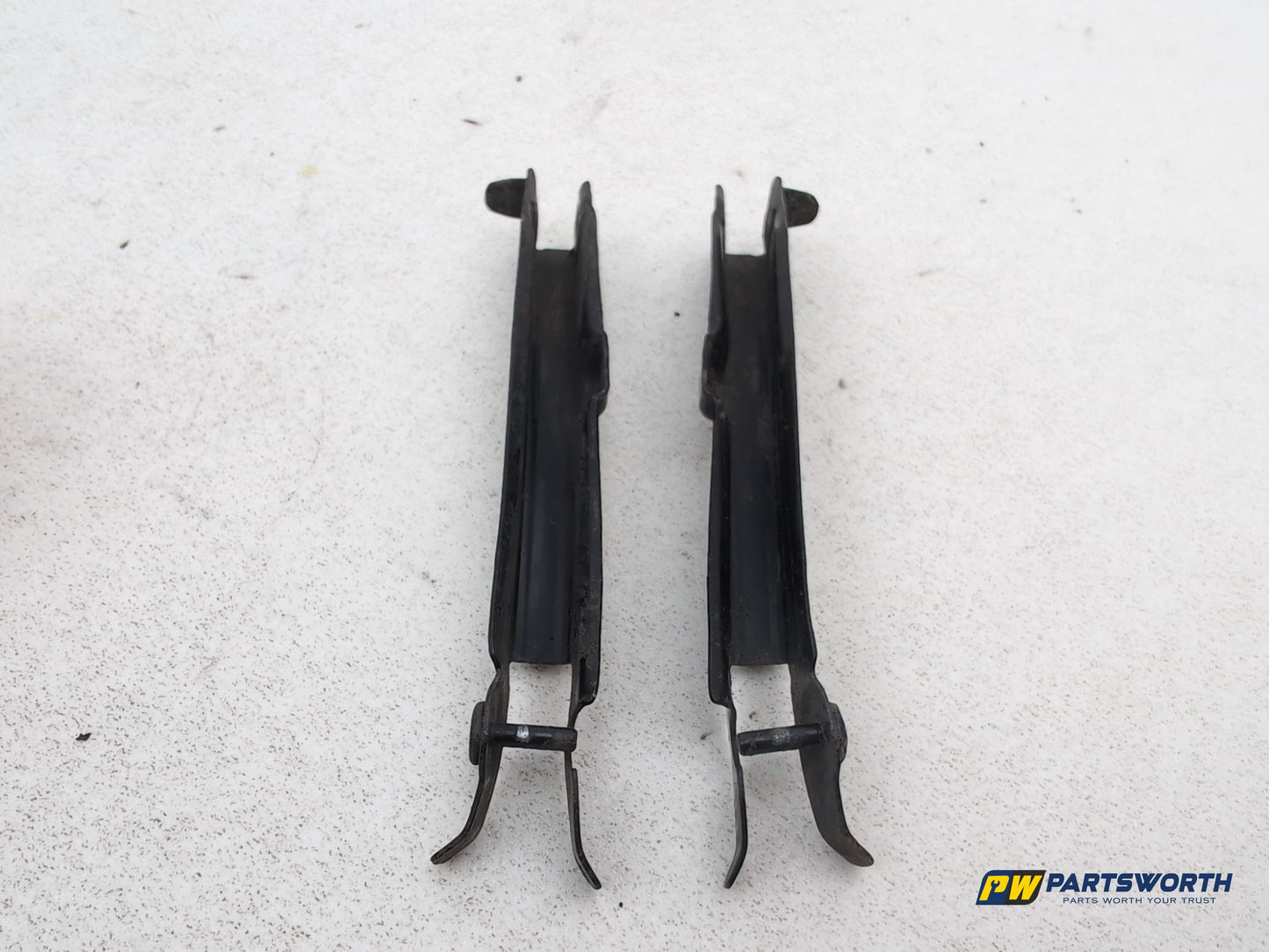 Mercedes R320 R-Class W251 Front Bumper Mounting Bracket Pair A2518801114 - photo 3
