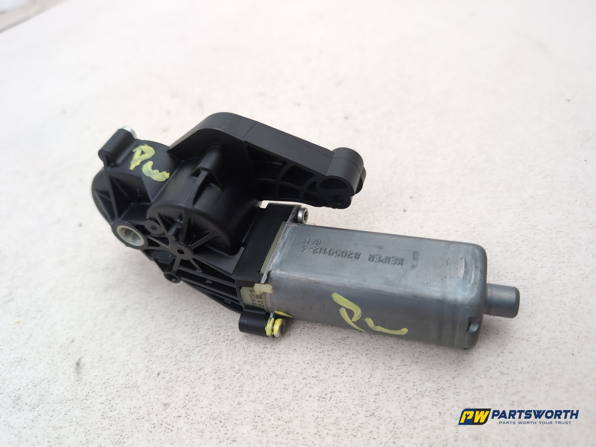 Mercedes R320 R-Class W251 Front Seat Adjustment Motor Right Side 0390203208 - photo 6