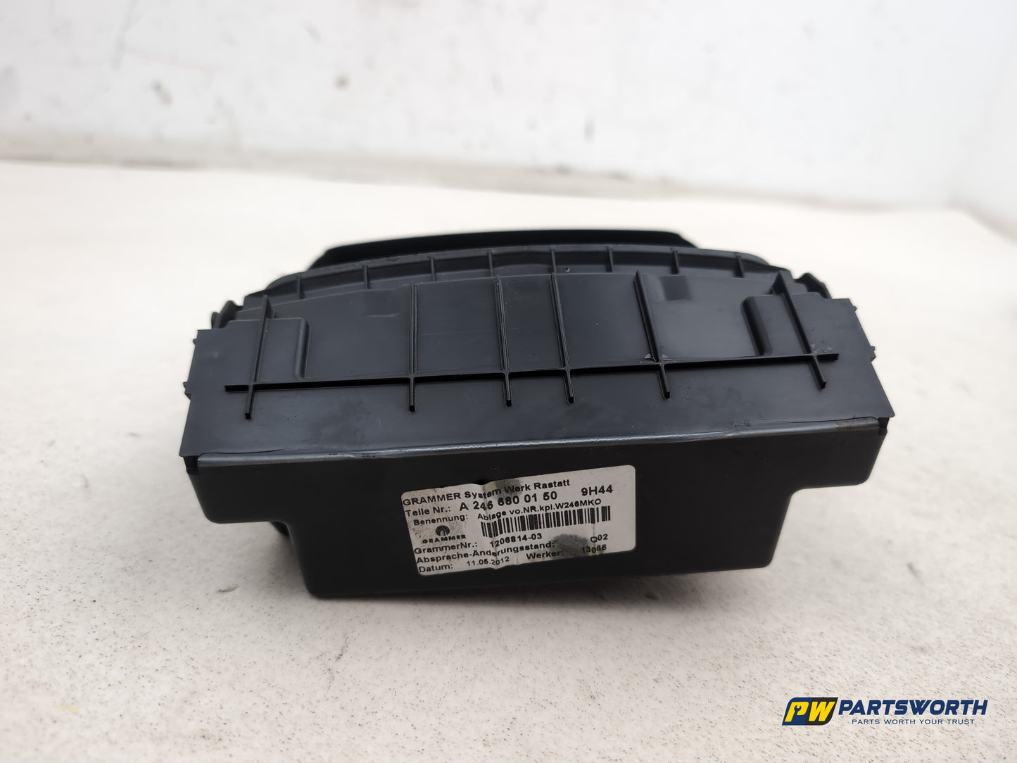 Mercedes-Benz B180 B-Class W246 Centre Console Ashtray A2466800150 2011-2018 - photo 6