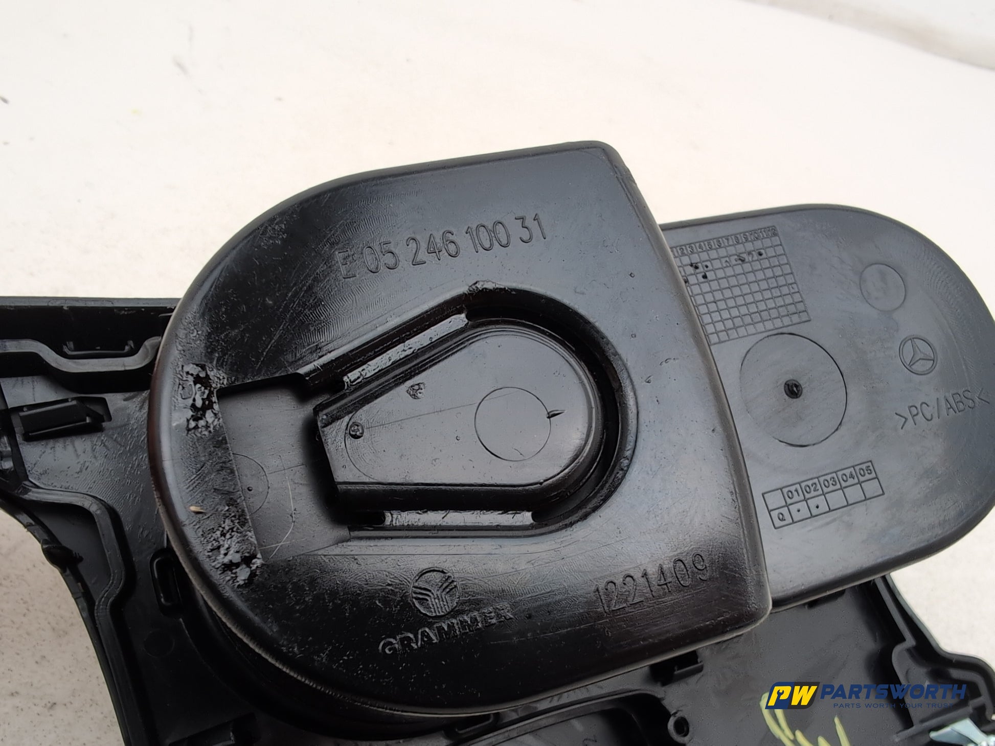 Centre Console Cup Holder 6