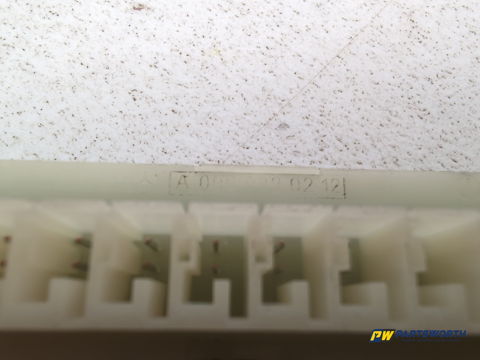 Mercedes W176 W212 W246 Voltage Converter Inverter Power Distributor A0009820212 - photo 6