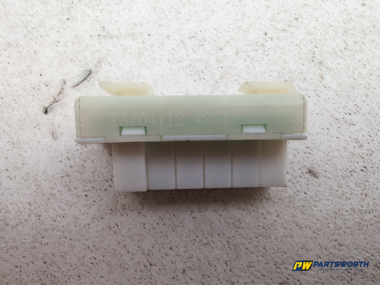 Mercedes W176 W222 W246 Voltage Converter Power Distributor Fuse A0009820912 - photo 6