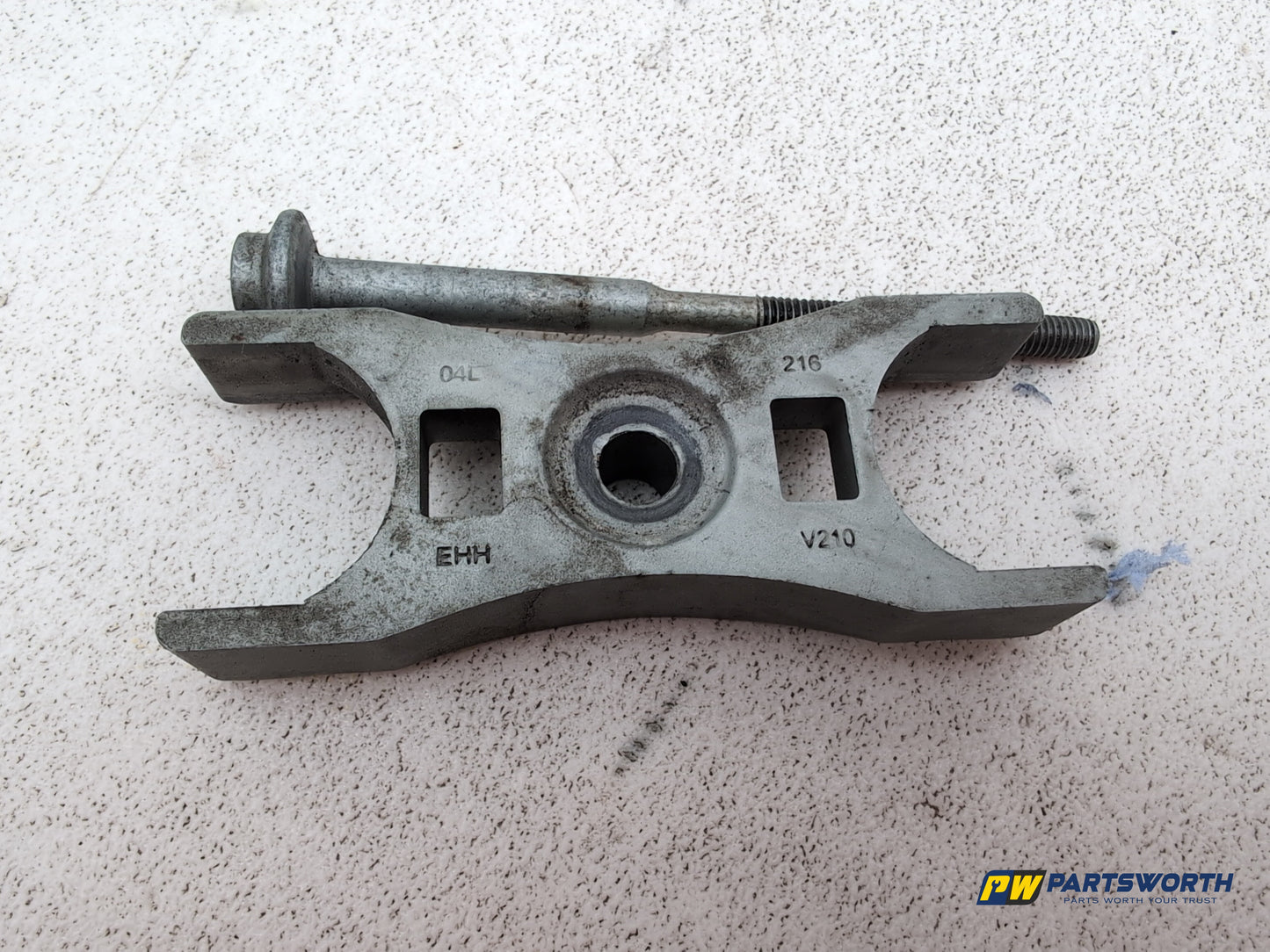 Audi A6 S Line C7 2.0l Diesel Injector Holding Clamp 04l216 2011-2018 - photo 6
