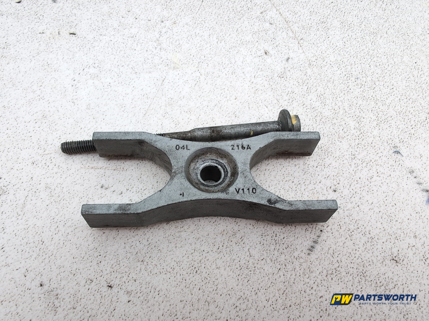 Audi A6 S Line C7 2.0l Diesel Injector Holding Clamp 04l216a 2011-2018 - photo 6