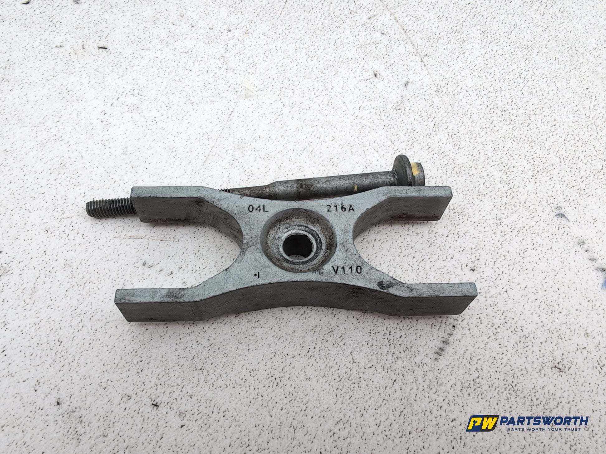 Audi A6 S Line C7 2.0l Diesel Injector Holding Clamp 04l216a 2011-2018 - photo 6