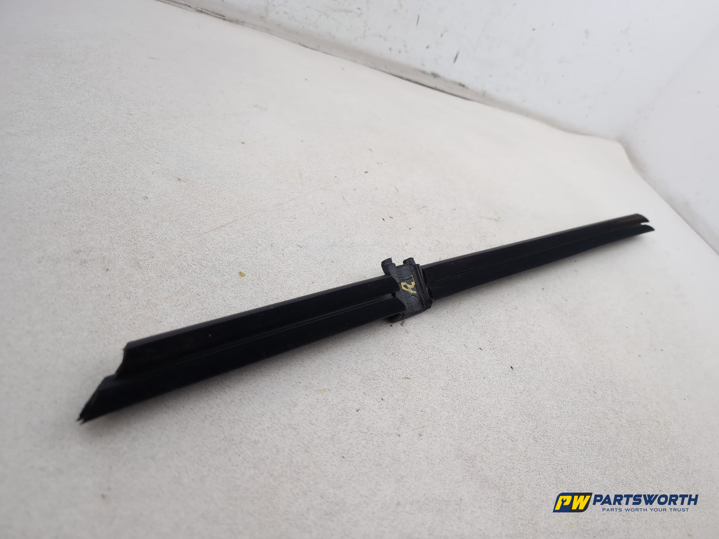 Bmw 5 Series 520d F10 Saloon Rear Passenger Window Chanel Trim 7230843 2010-2017 - photo 6