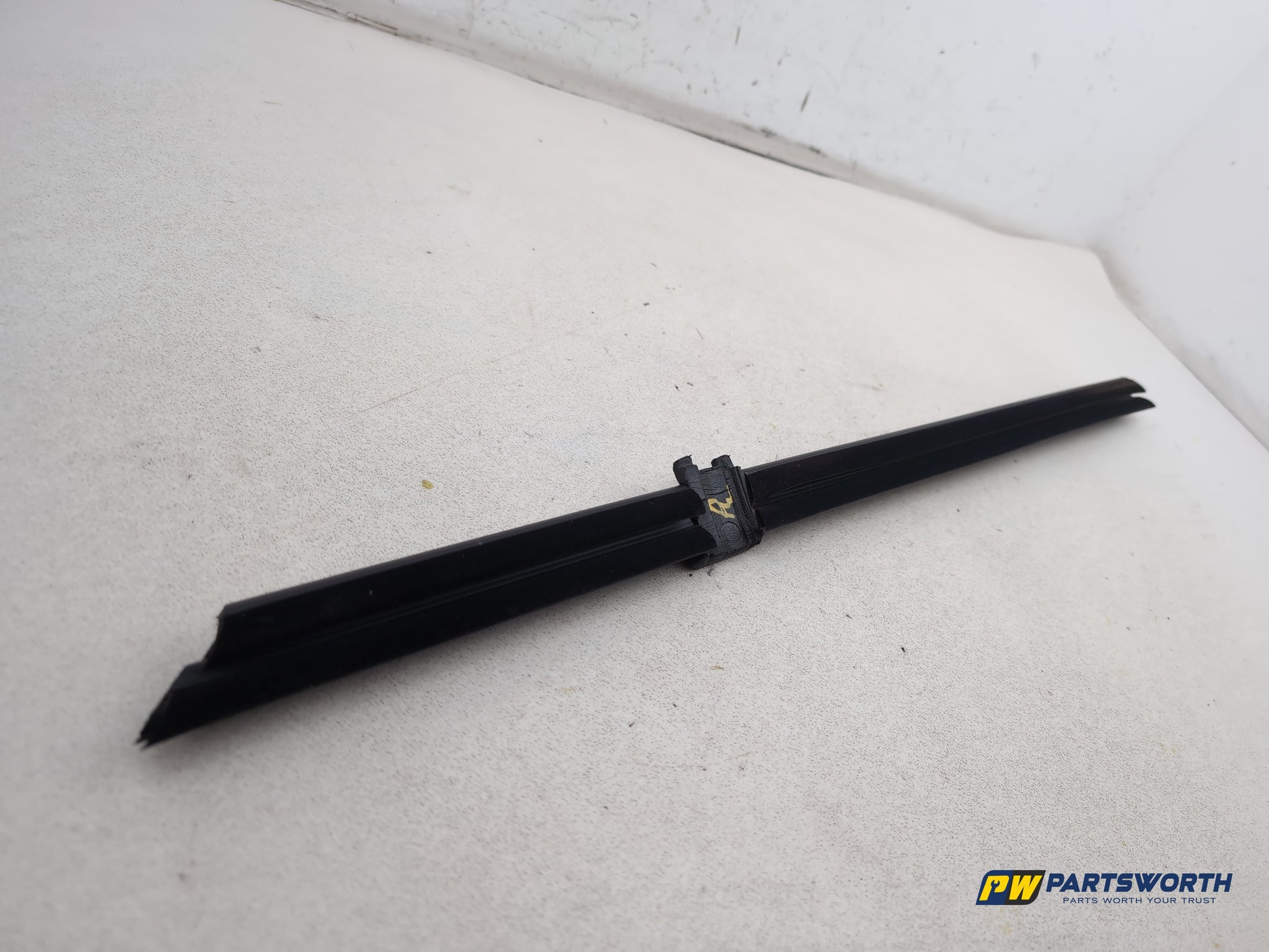 Bmw 5 Series 520d F10 Saloon Rear Passenger Window Chanel Trim 7230843 2010-2017 - photo 6