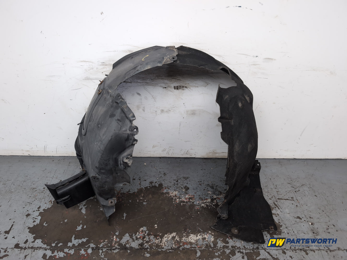 Moulding Wheel Arch Front RH 6