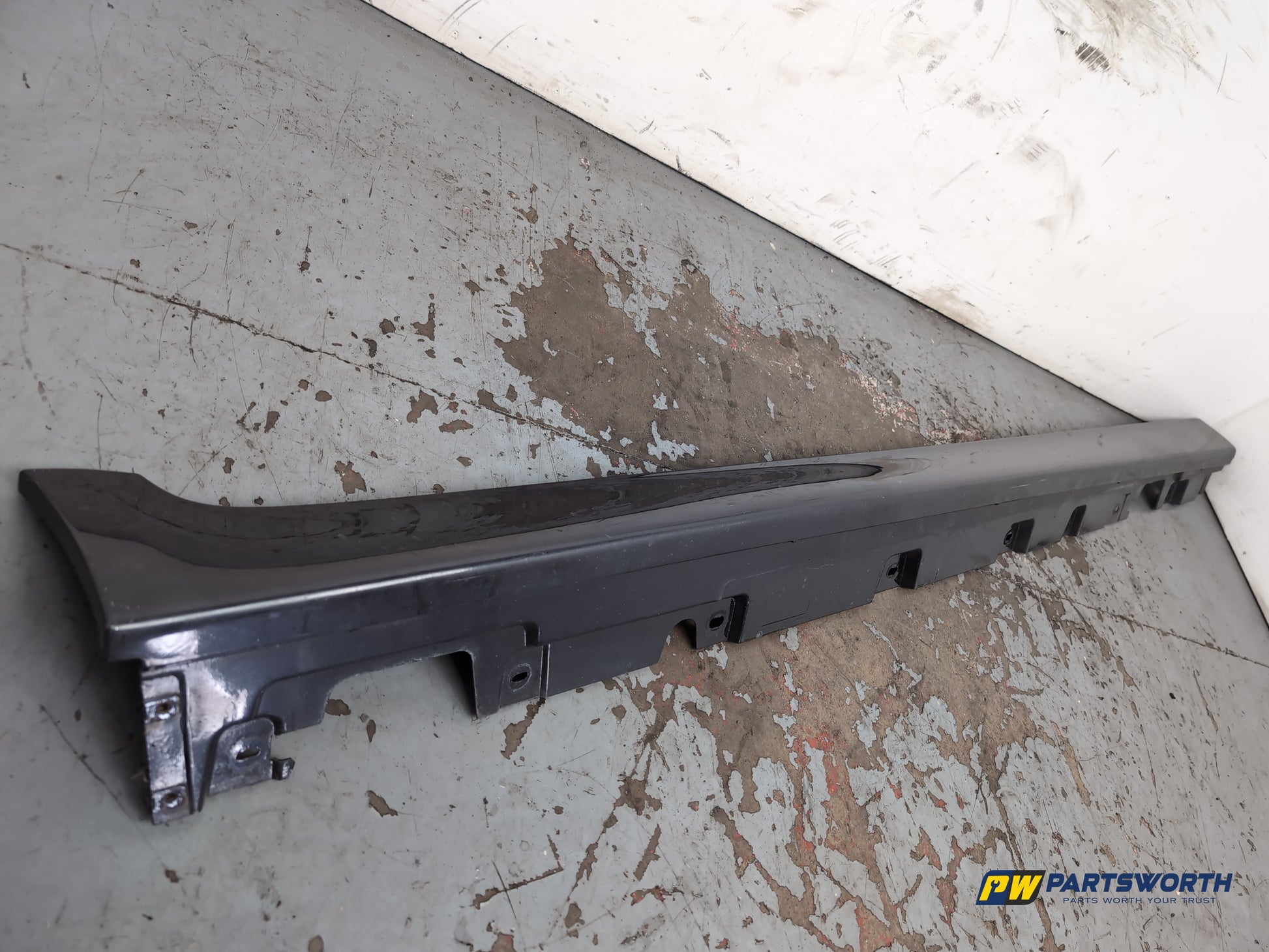 Side Skirt RH 6