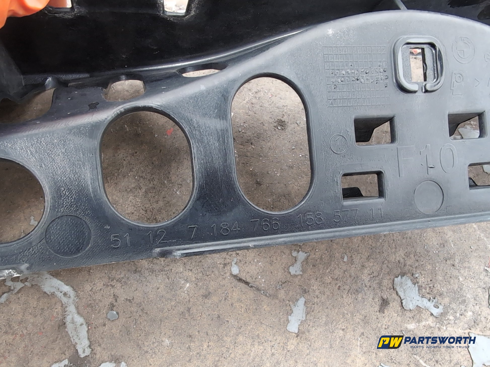 Bmw 5 Series 520d Se Auto F10 Rear Bumper Bracket Guide Mount Centre 7184766 - photo 6