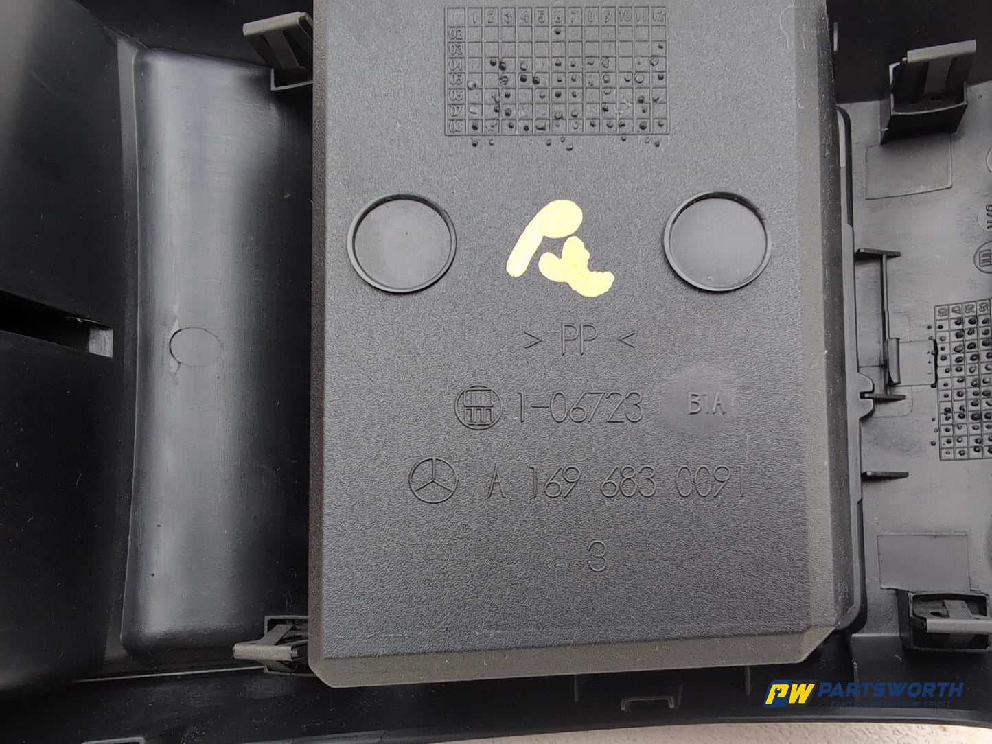 Mercedes-Benz B160 B-Class W245 Rear Centre Console Storage Trim A1696830091 - photo 6