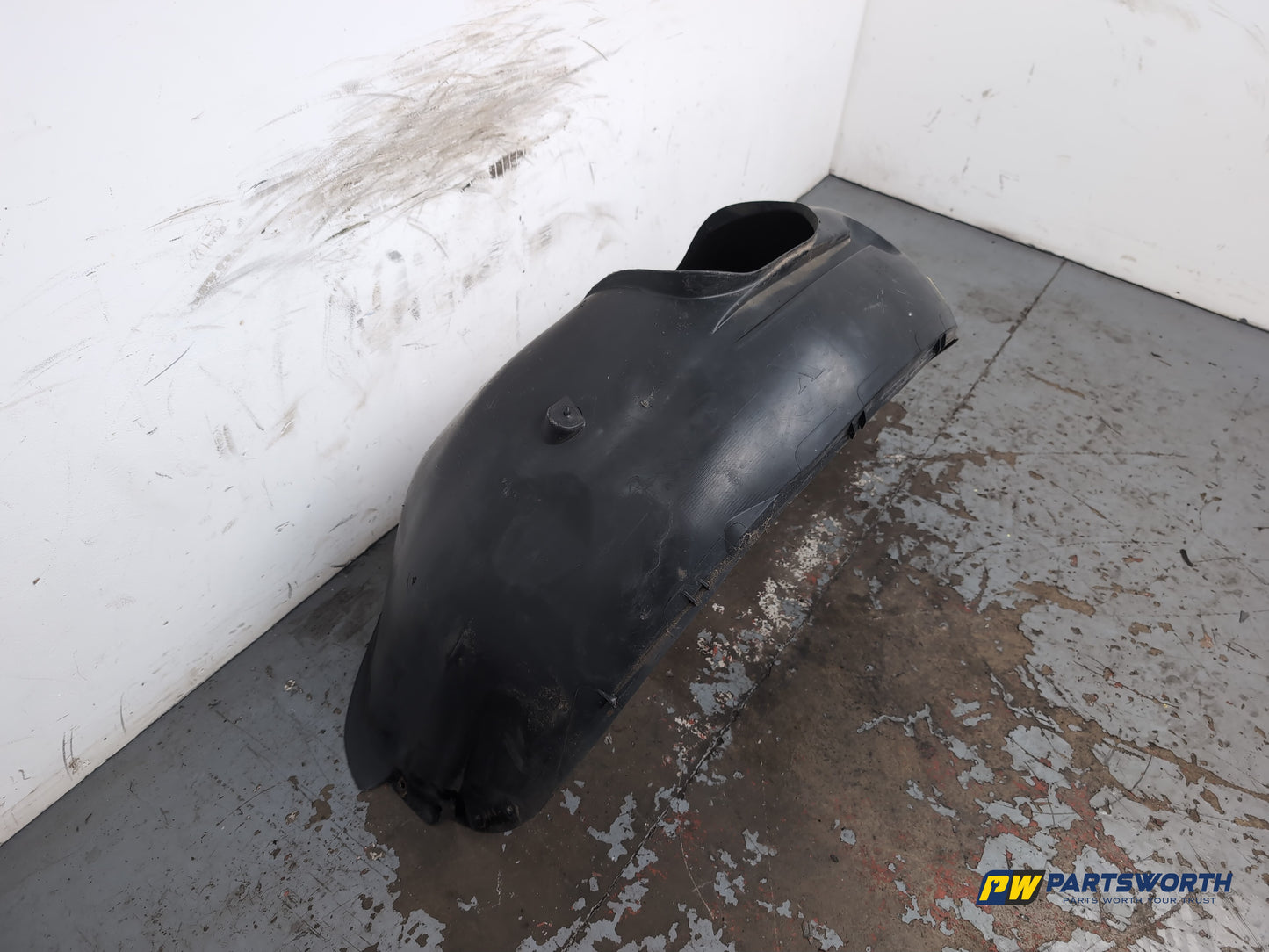 Moulding Wheel Arch Front RH 5