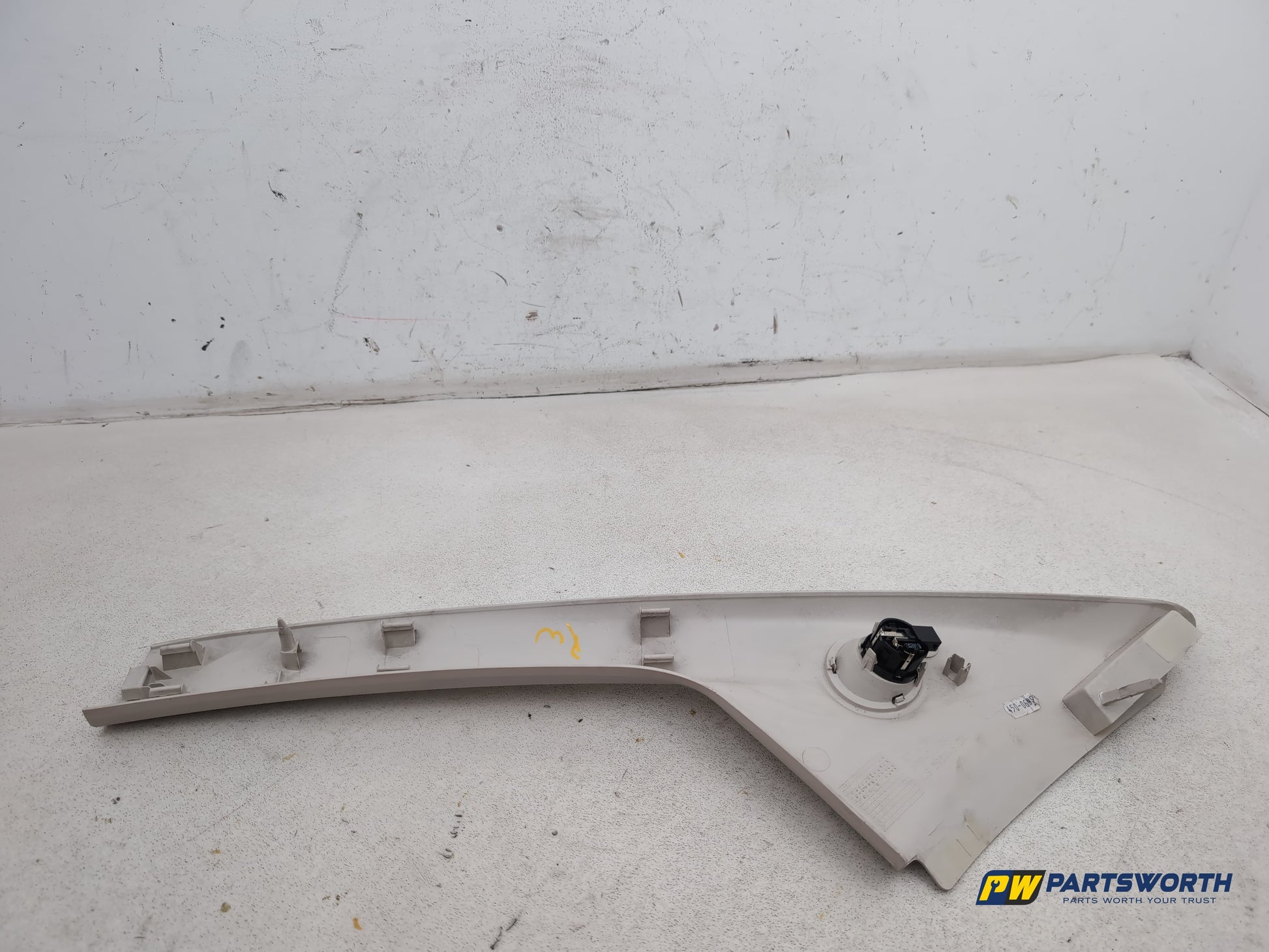 RH A Pillar Trim  5