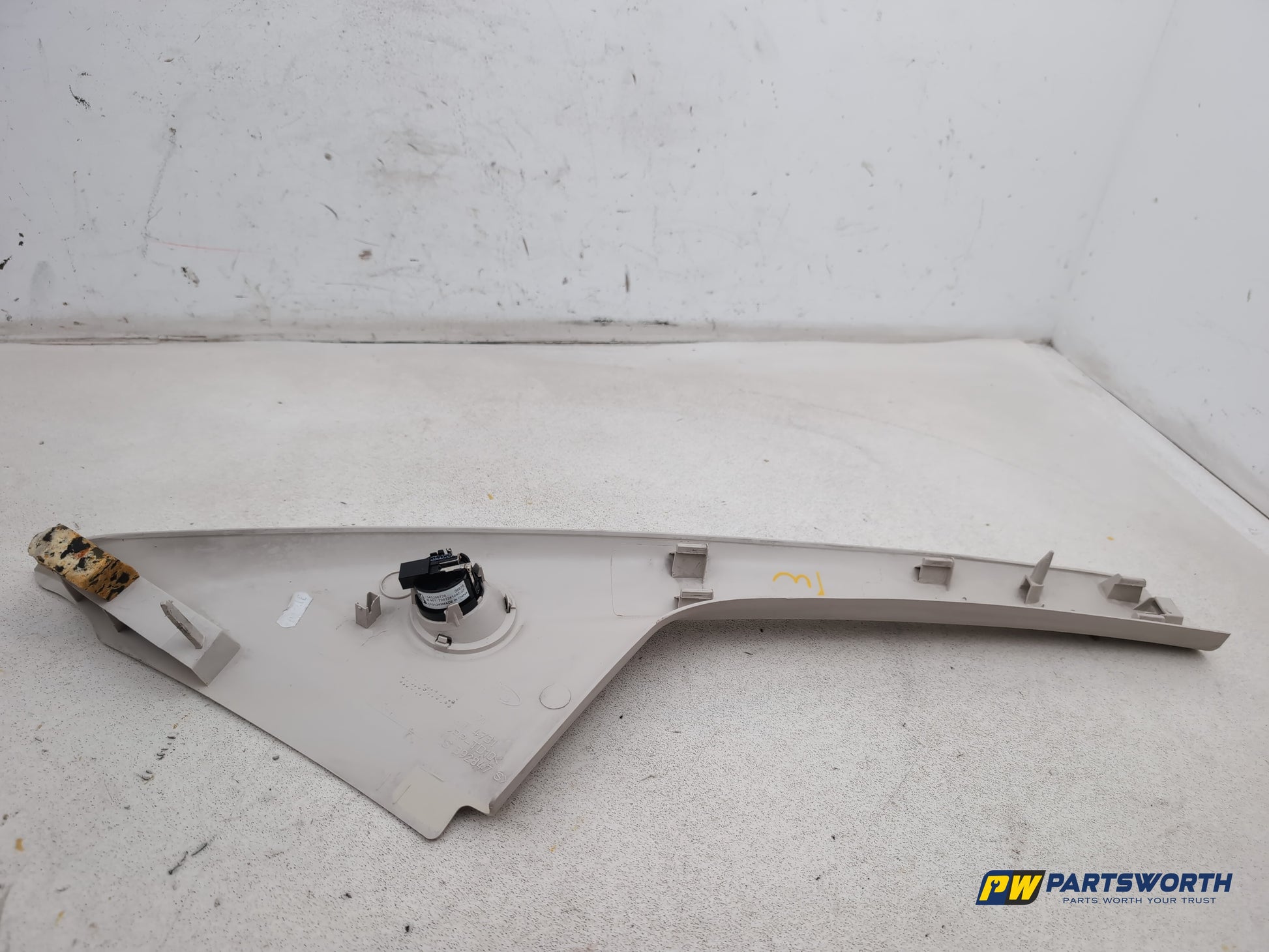 LH A Pillar Trim  5