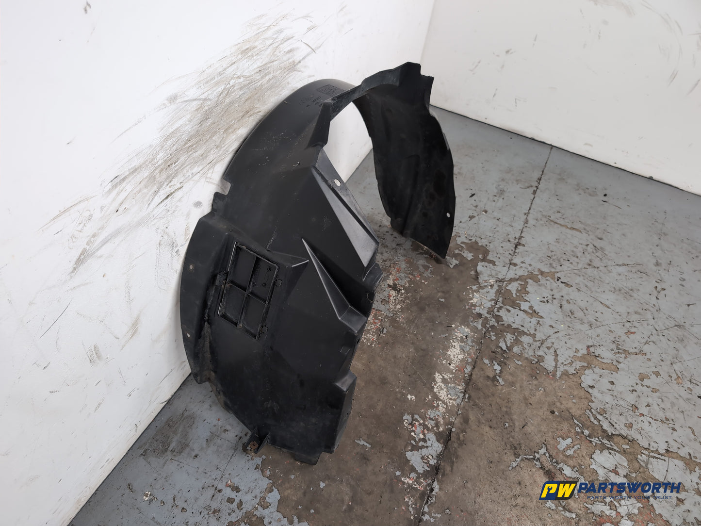 Moulding Wheel Arch Front RH 5