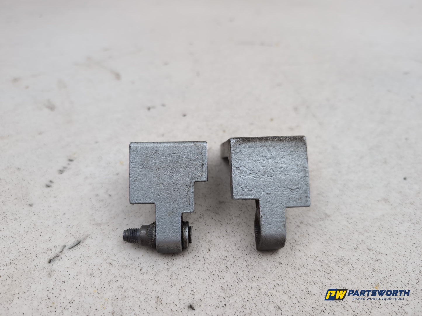 LH Front Door Hinge Pair  5