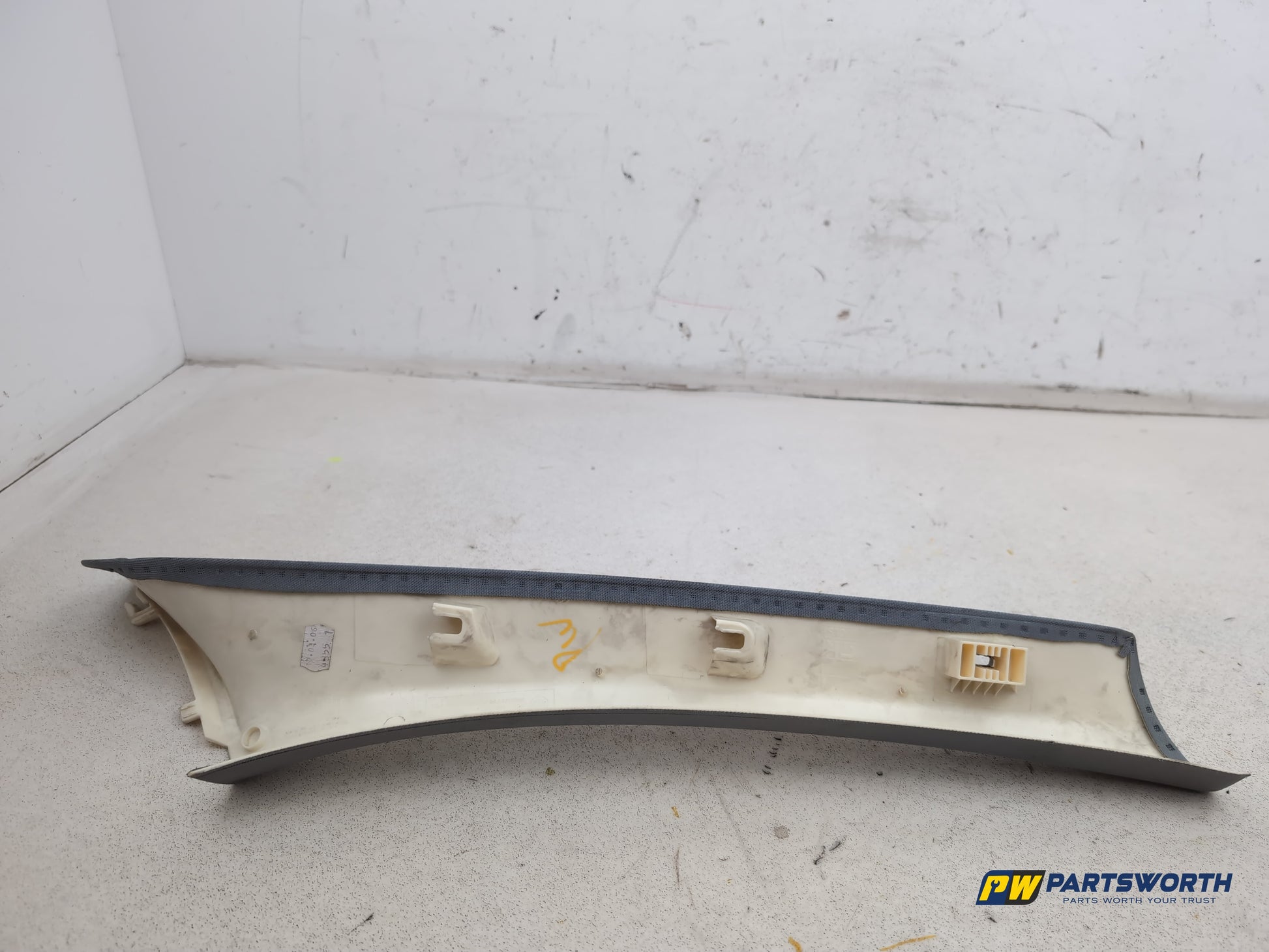 LH A Pillar Trim  5