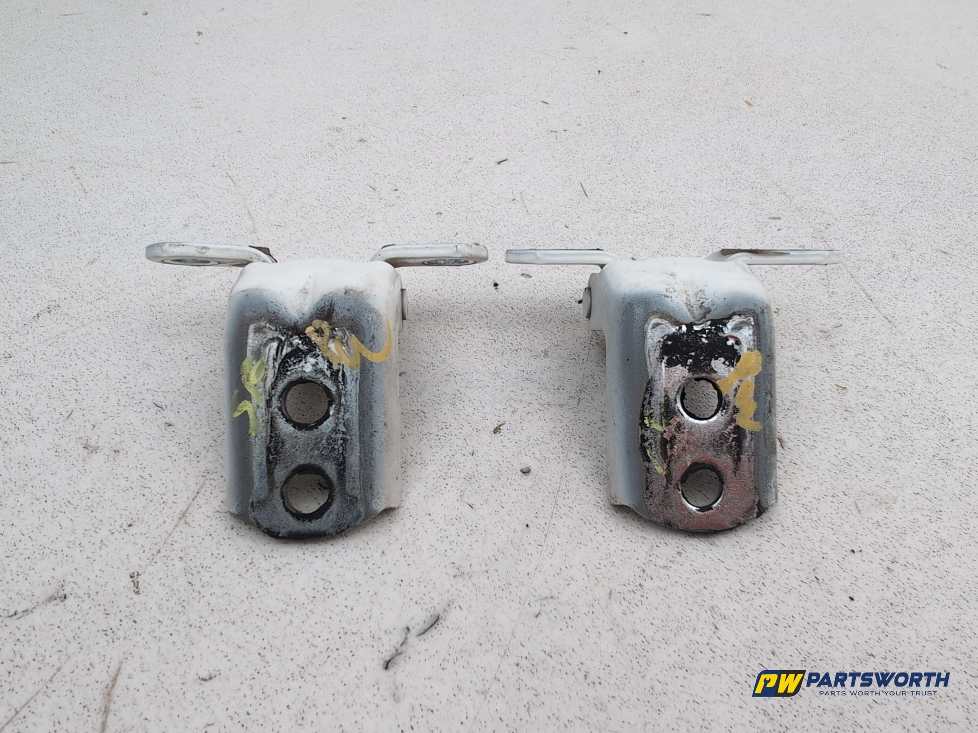 LH Front Door Hinge Pair  5