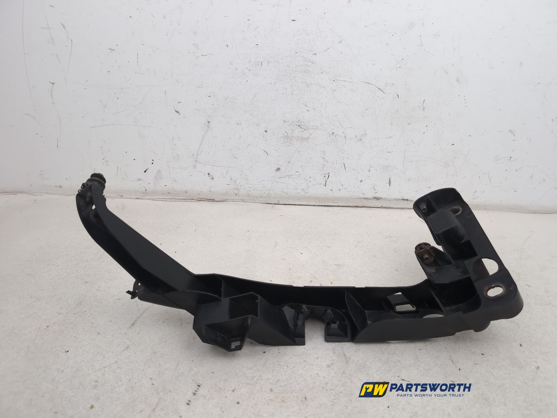 Headlamp Panel Support Bracket LH 5
