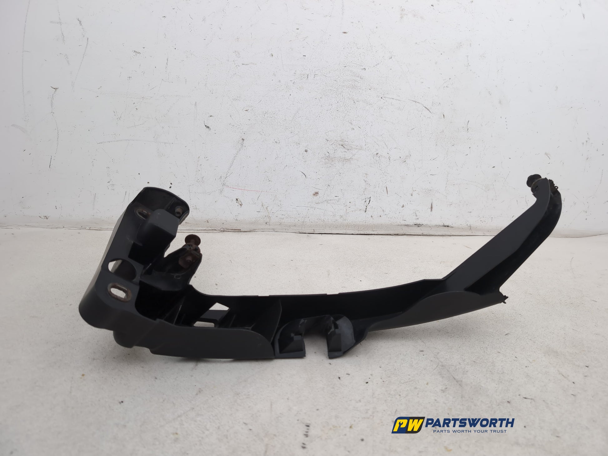 Headlamp Panel Support Bracket RH 5