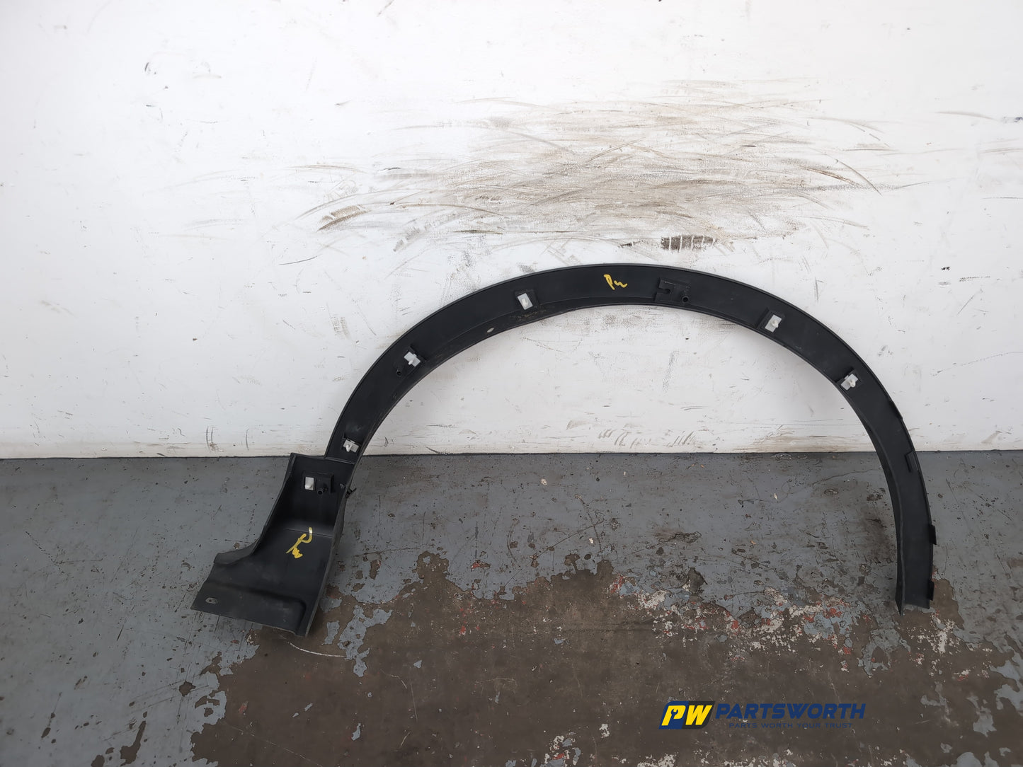 Moulding Wheel Arch Front LH 5