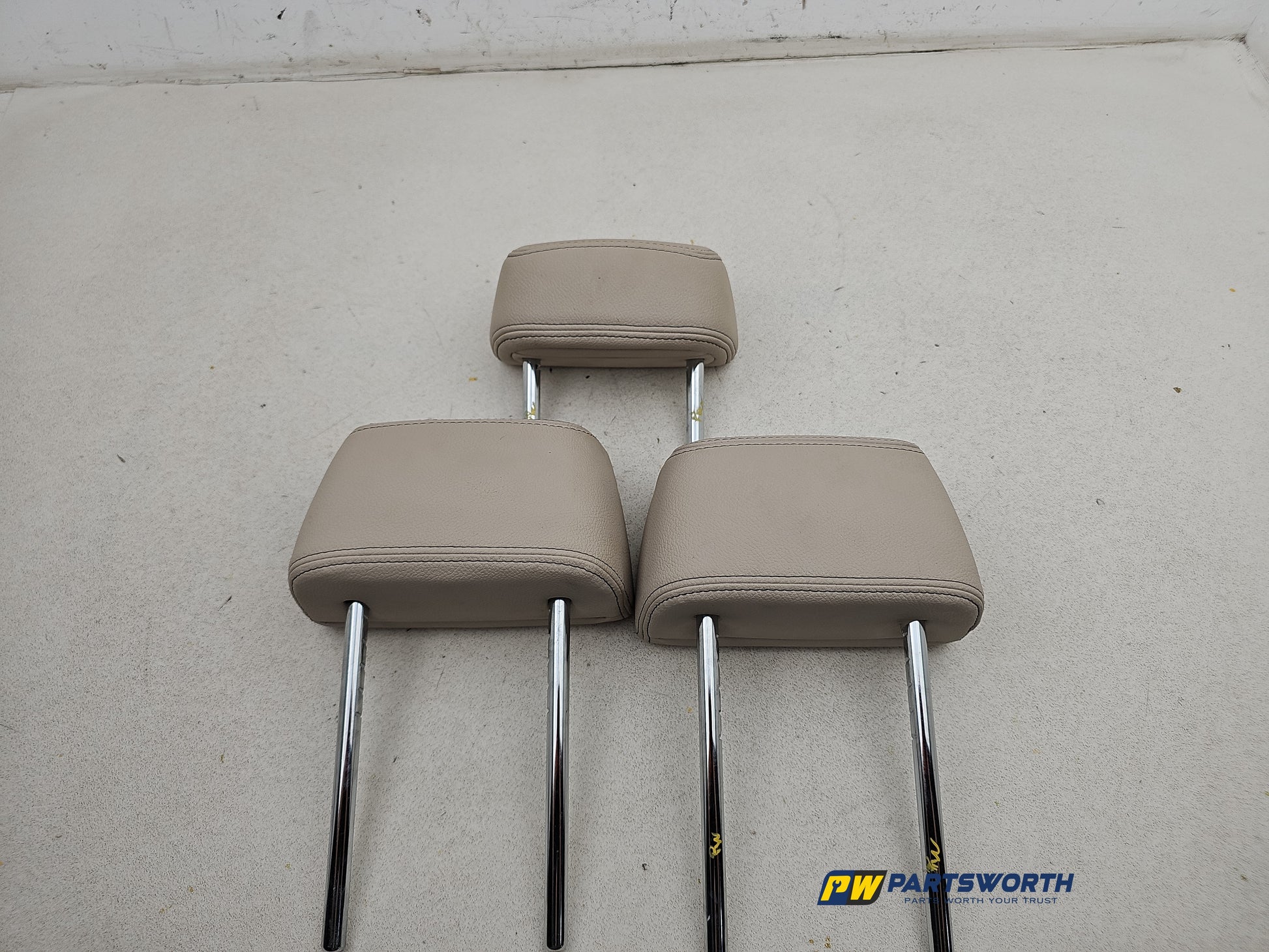 Rear Headrest 5