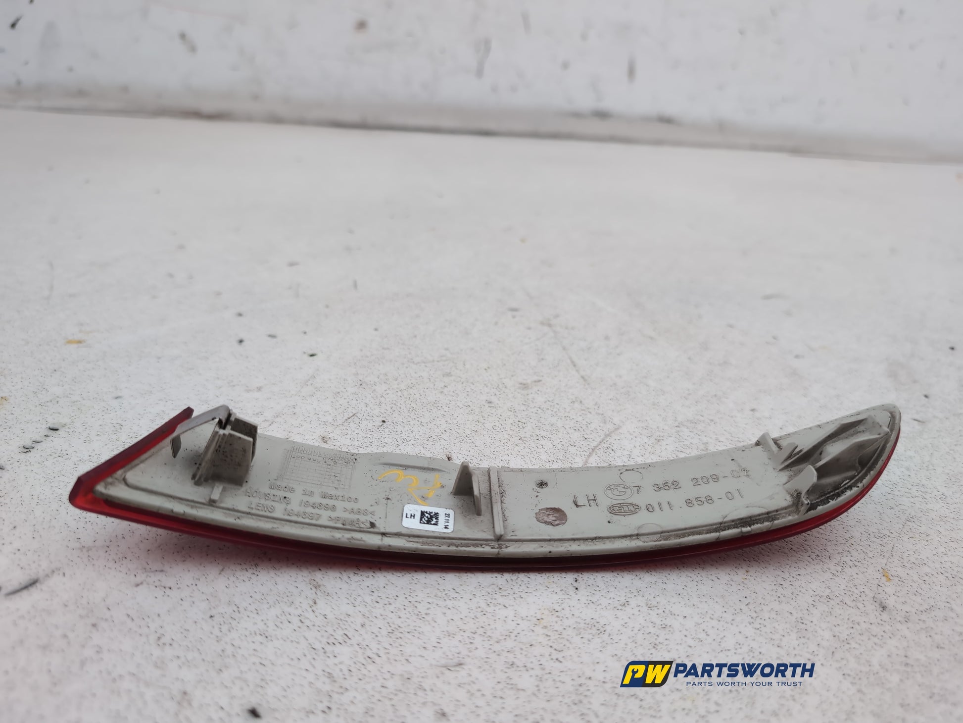 Reflector Rear LH 5