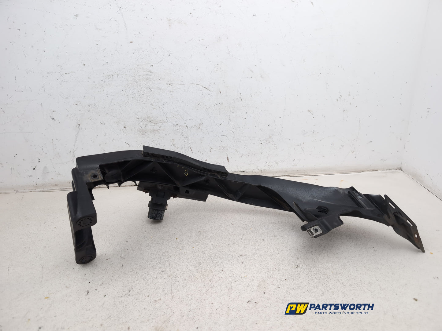Headlamp Panel Support Bracket RH 5