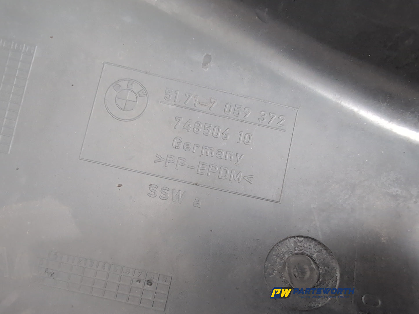 Moulding Wheel Arch Front RH 3