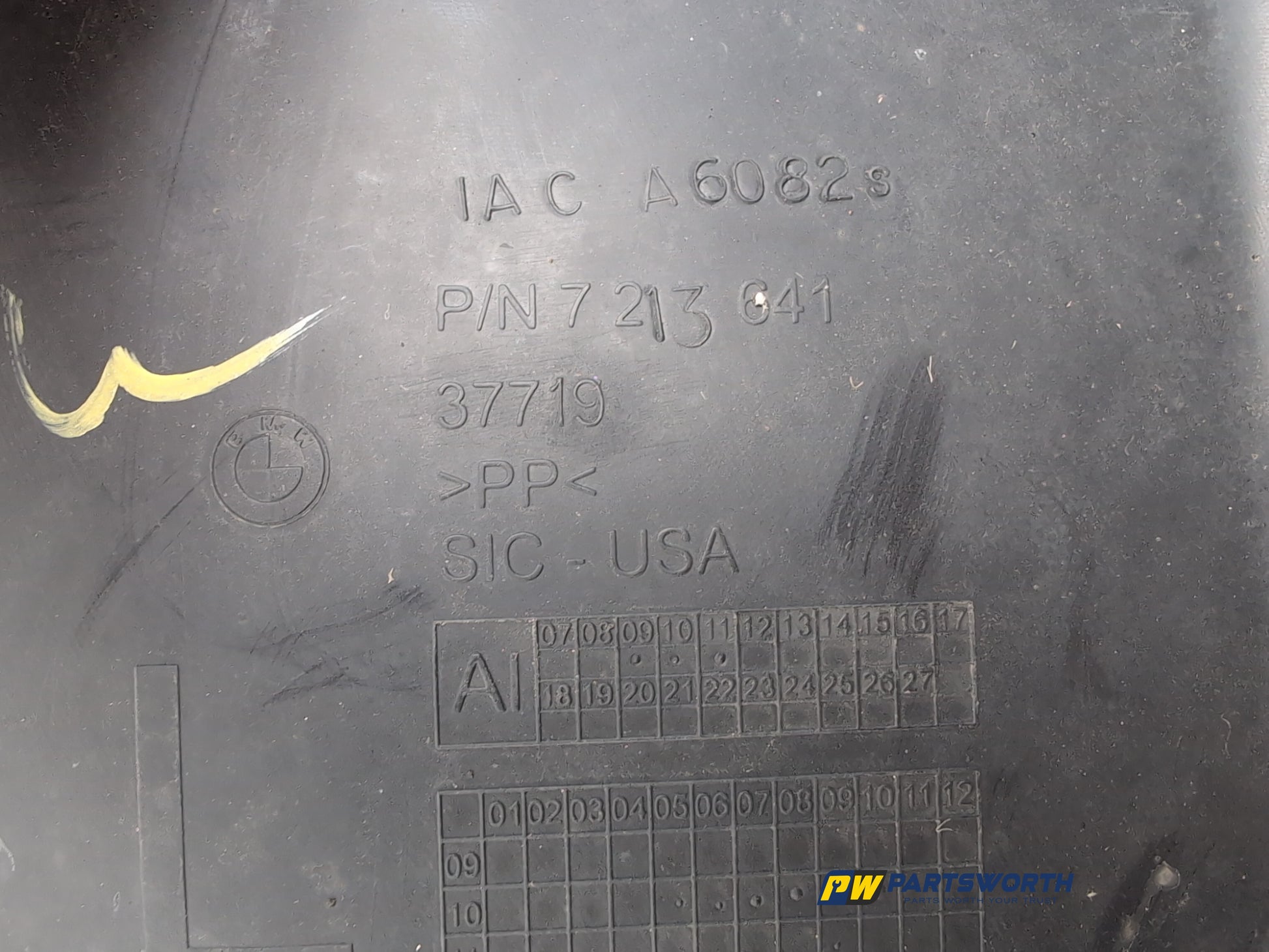 Moulding Wheel Arch Front RH 4