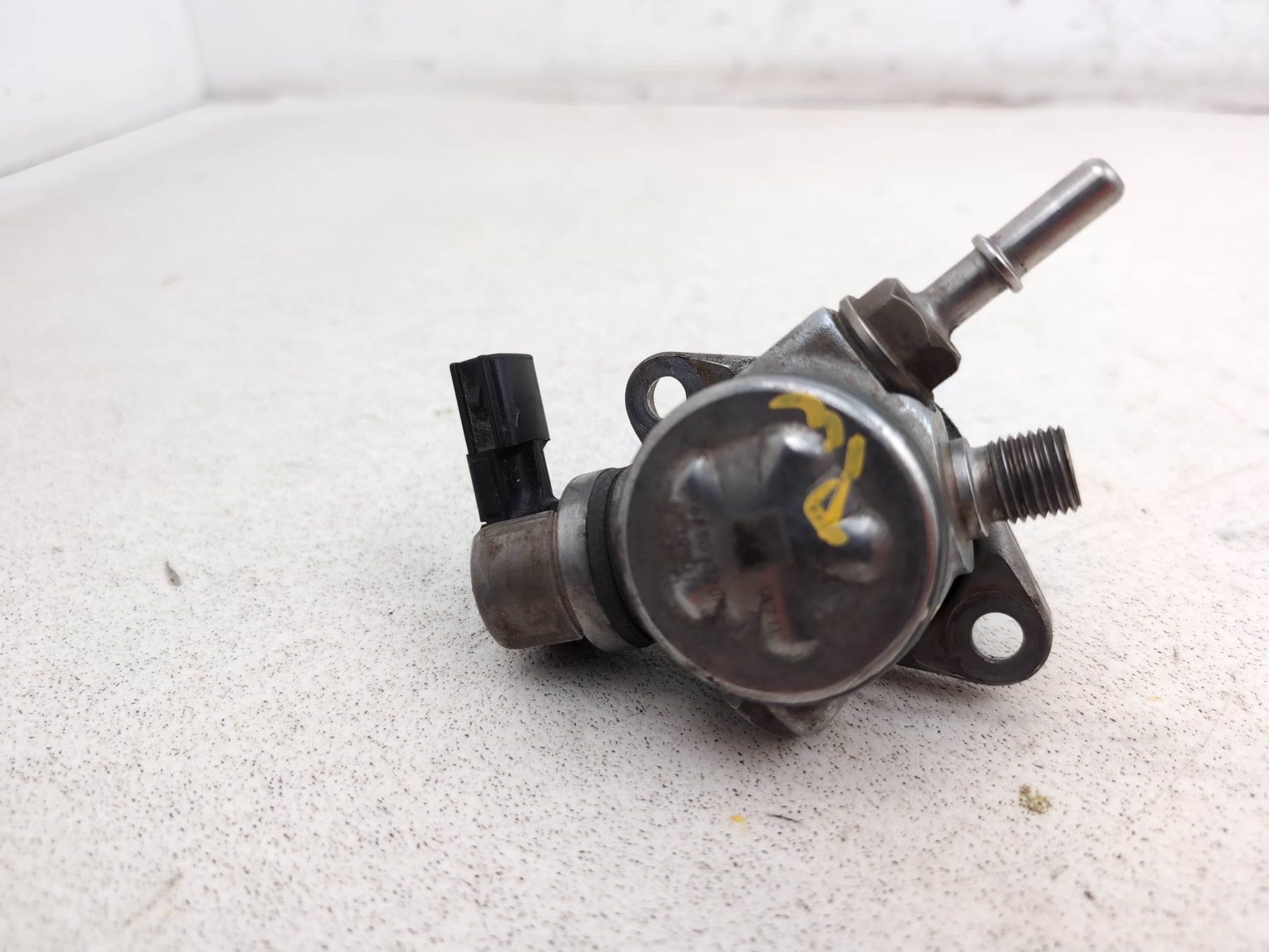 High pressure fuel pump 5