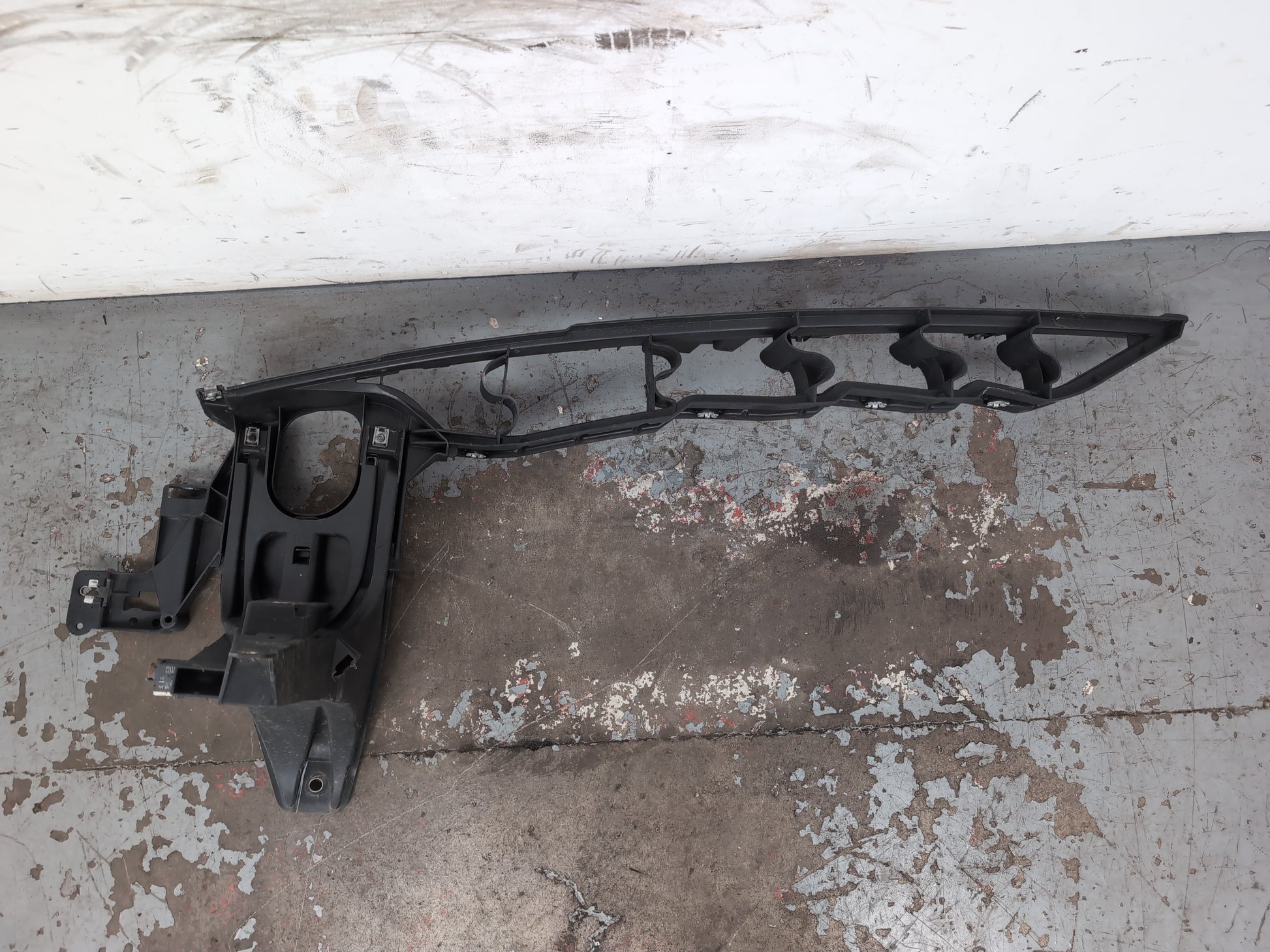 Headlamp Panel Support Bracket LH 5