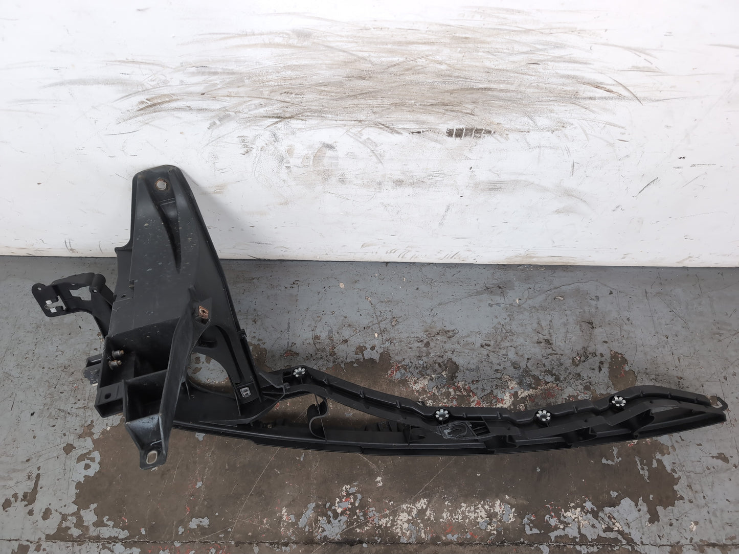 Headlamp Panel Support Bracket RH 5