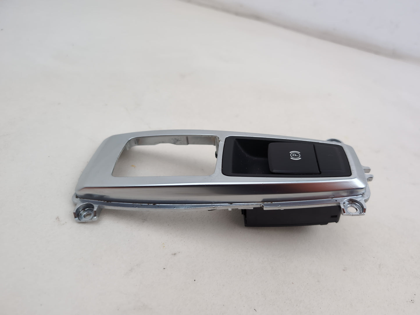 Switch Electric Handbrake 3