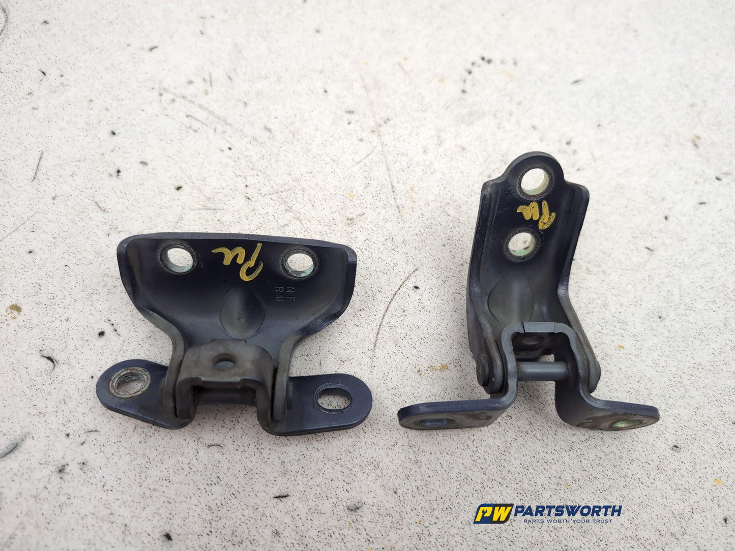 LH Front Door Hinge Pair  5