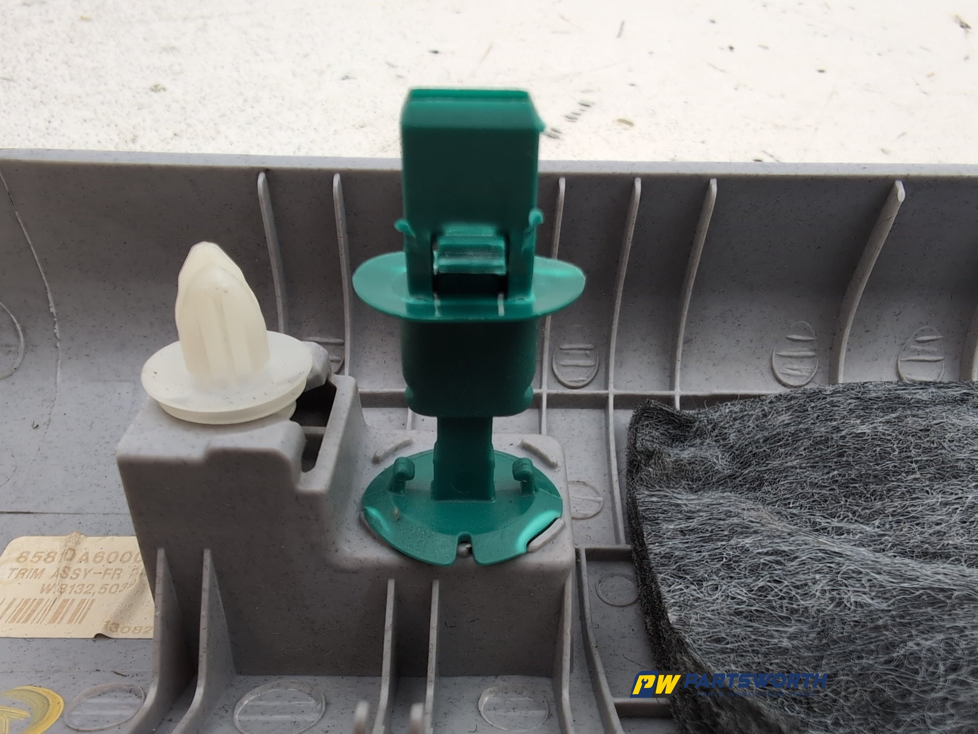LH A Pillar Trim  5